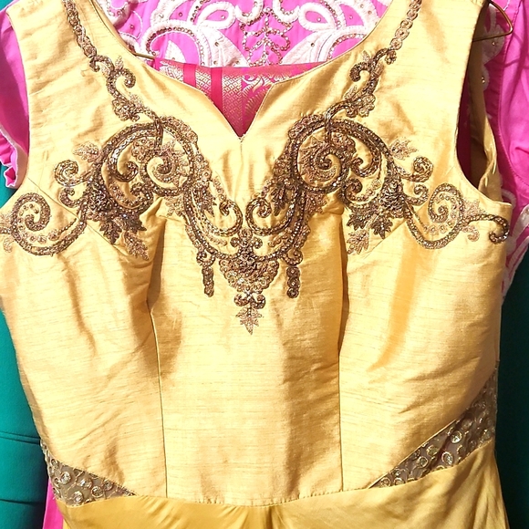 Indian Gold Anarkali XL - Picture 2 of 4